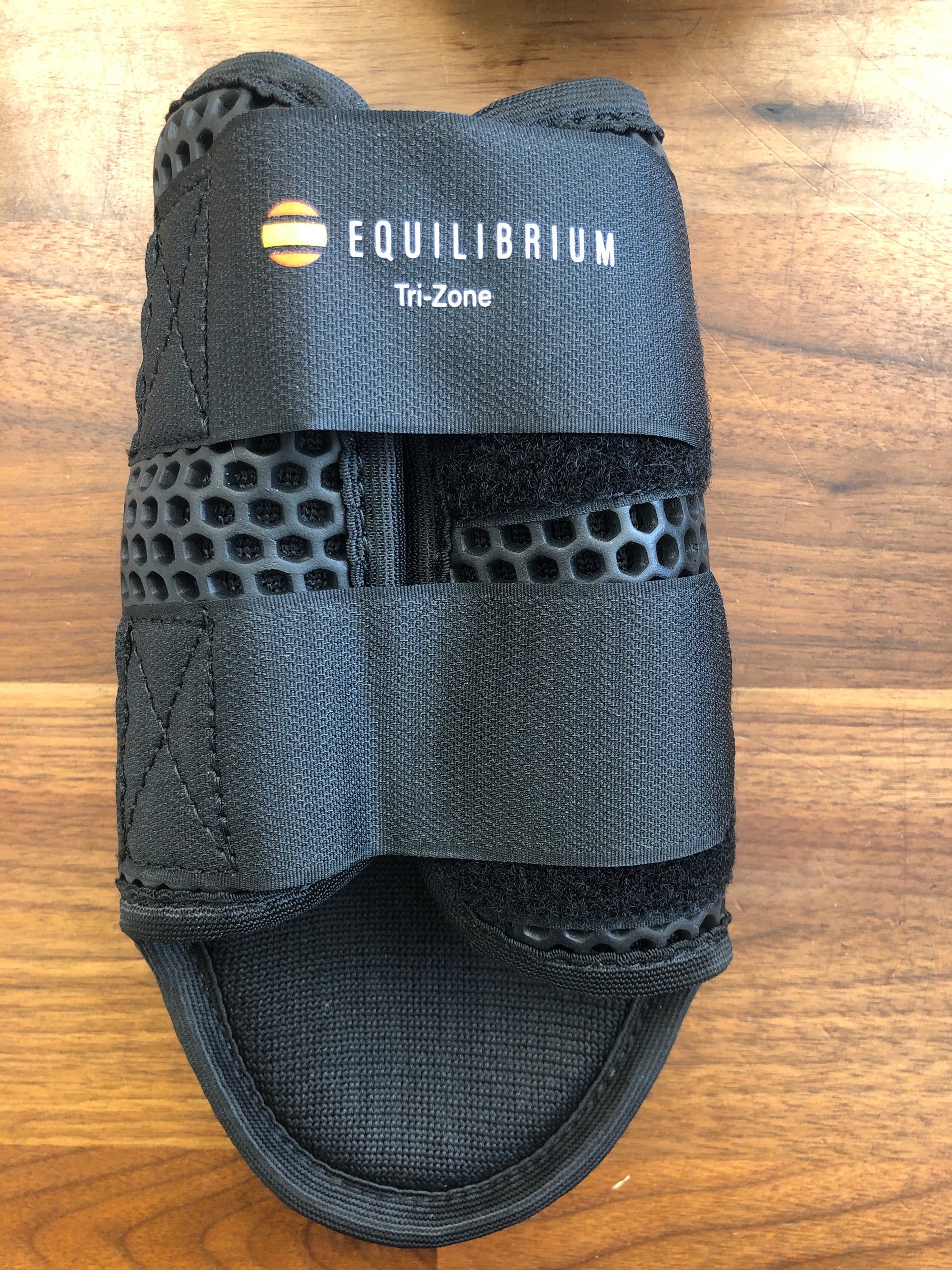 Fine Used *New Equalibrium Tri-Zone Brushing Boots (M/L)