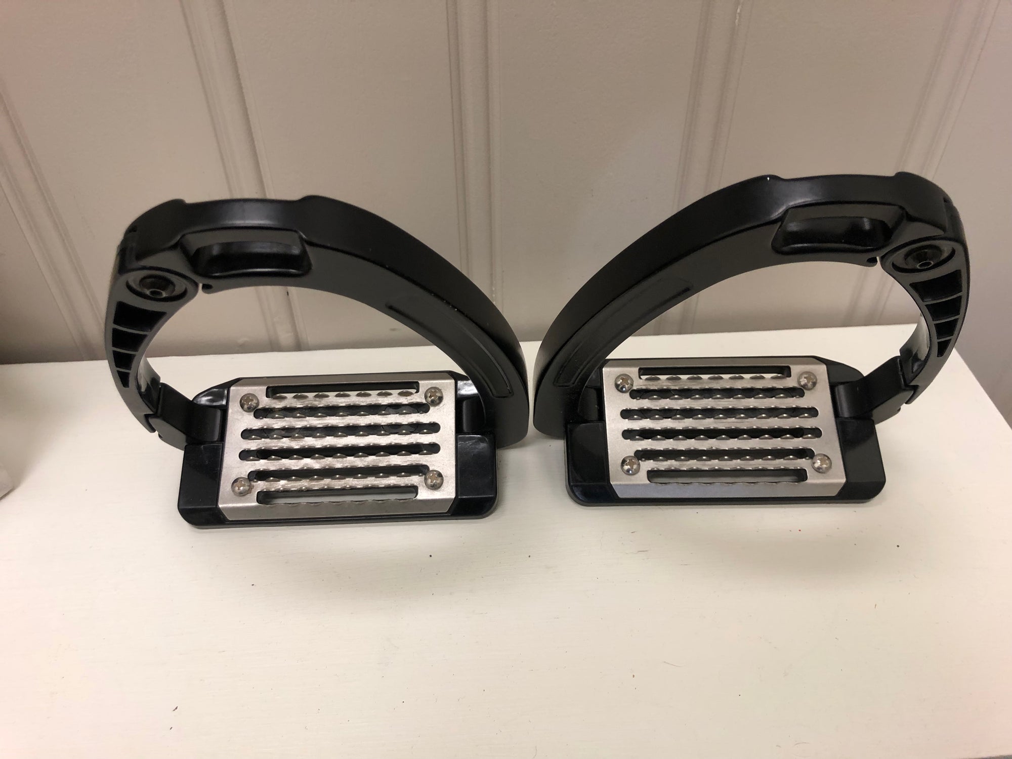 Like New Acavallo AluPro Safety Stirrup