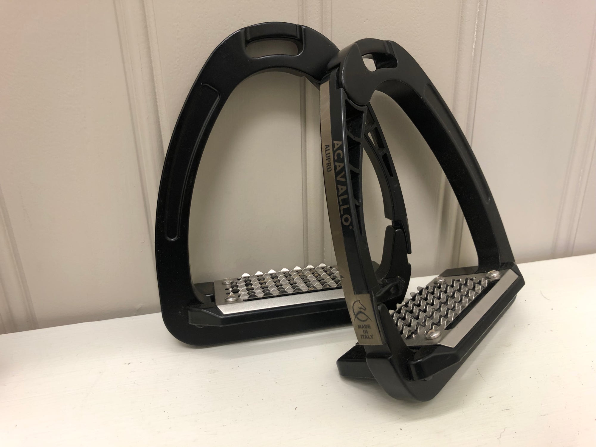 Like New Acavallo AluPro Safety Stirrup