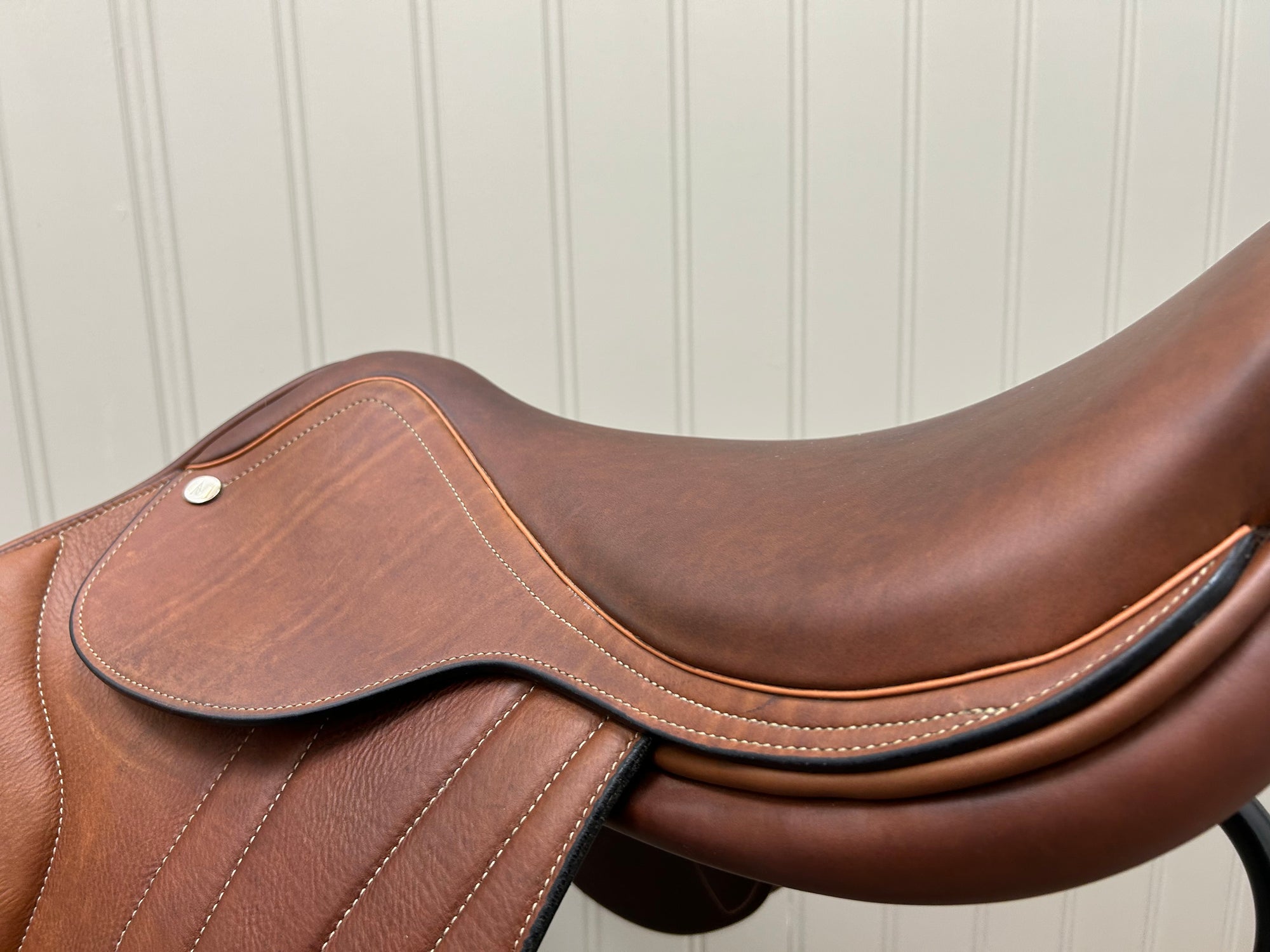 Mondega Theviso Close Contact Saddle 17.5” - Horse &amp; Hound Tack Shop 