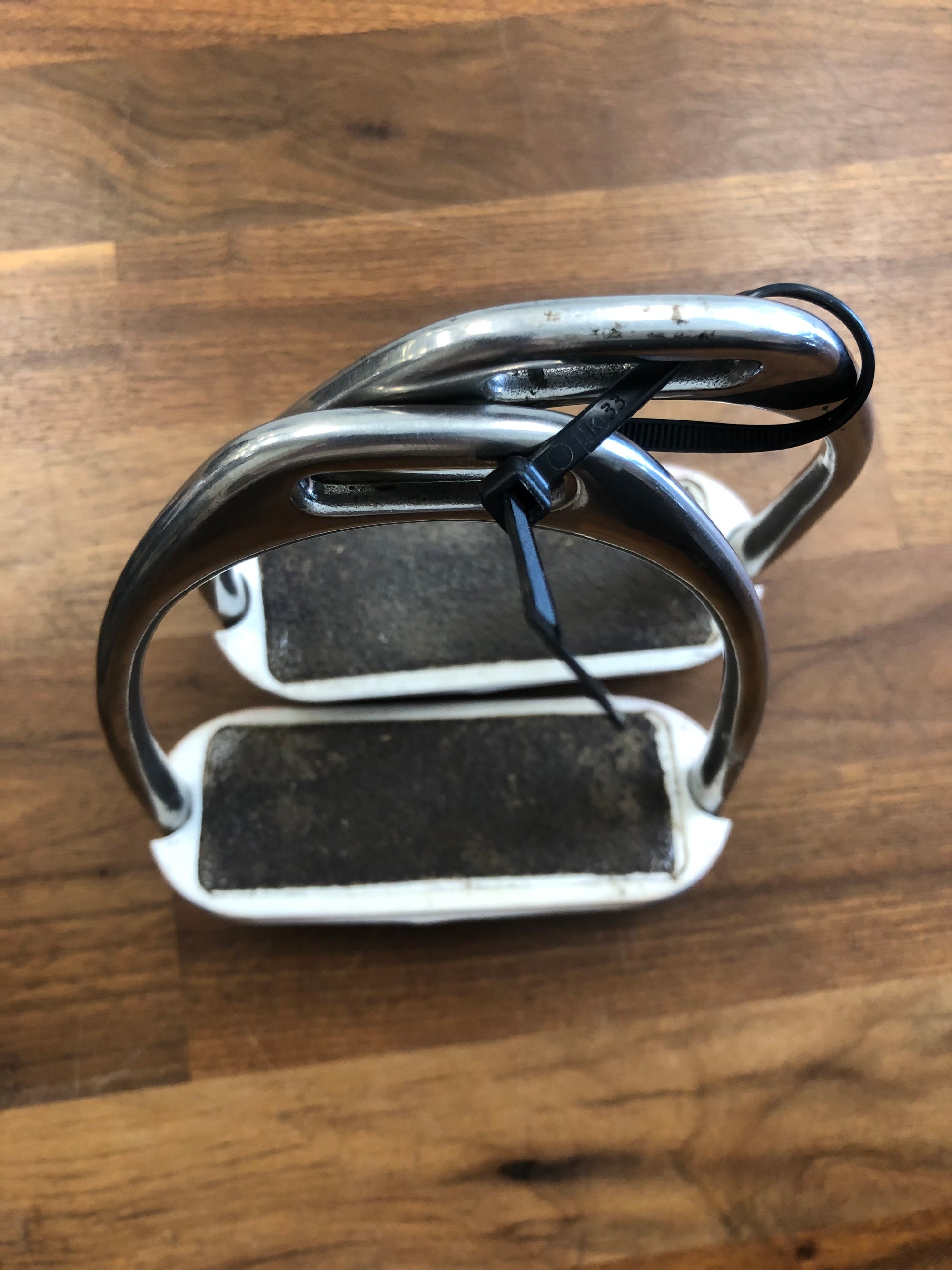 Stirrup Irons w/ Sandpaper Grip - 4.5”