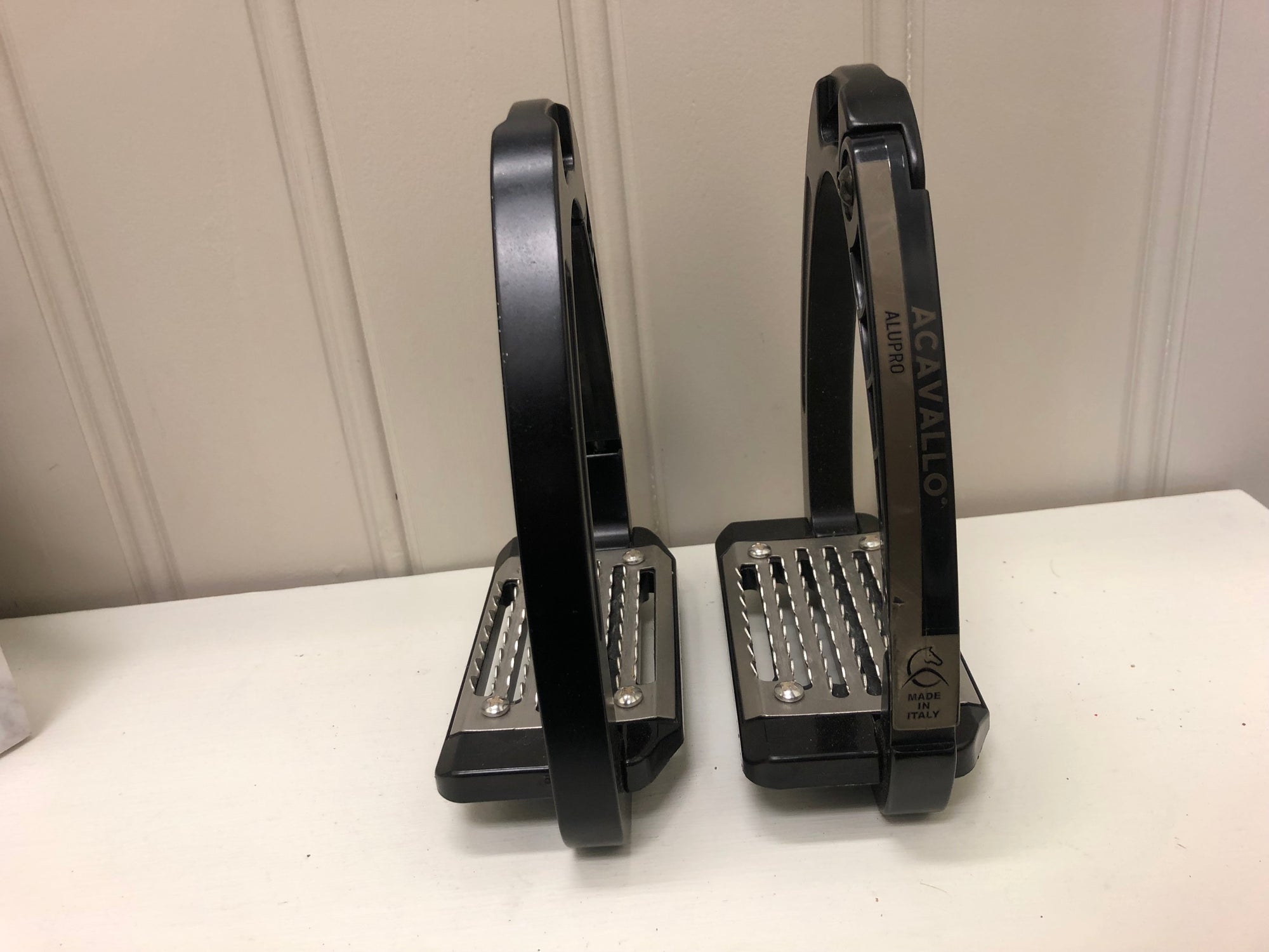 Like New Acavallo AluPro Safety Stirrup
