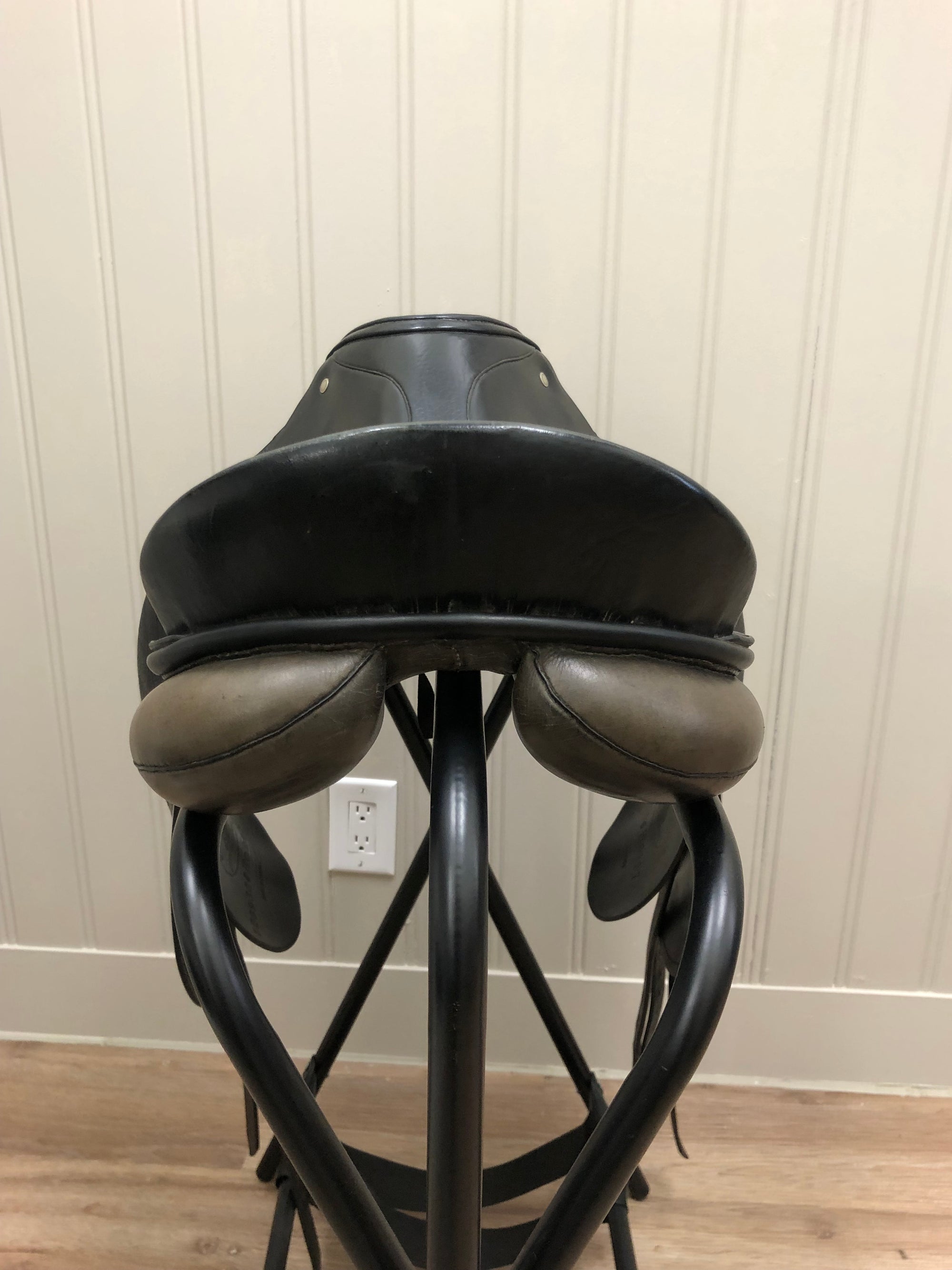 Fine Used 18” Schleese Dressage Saddle