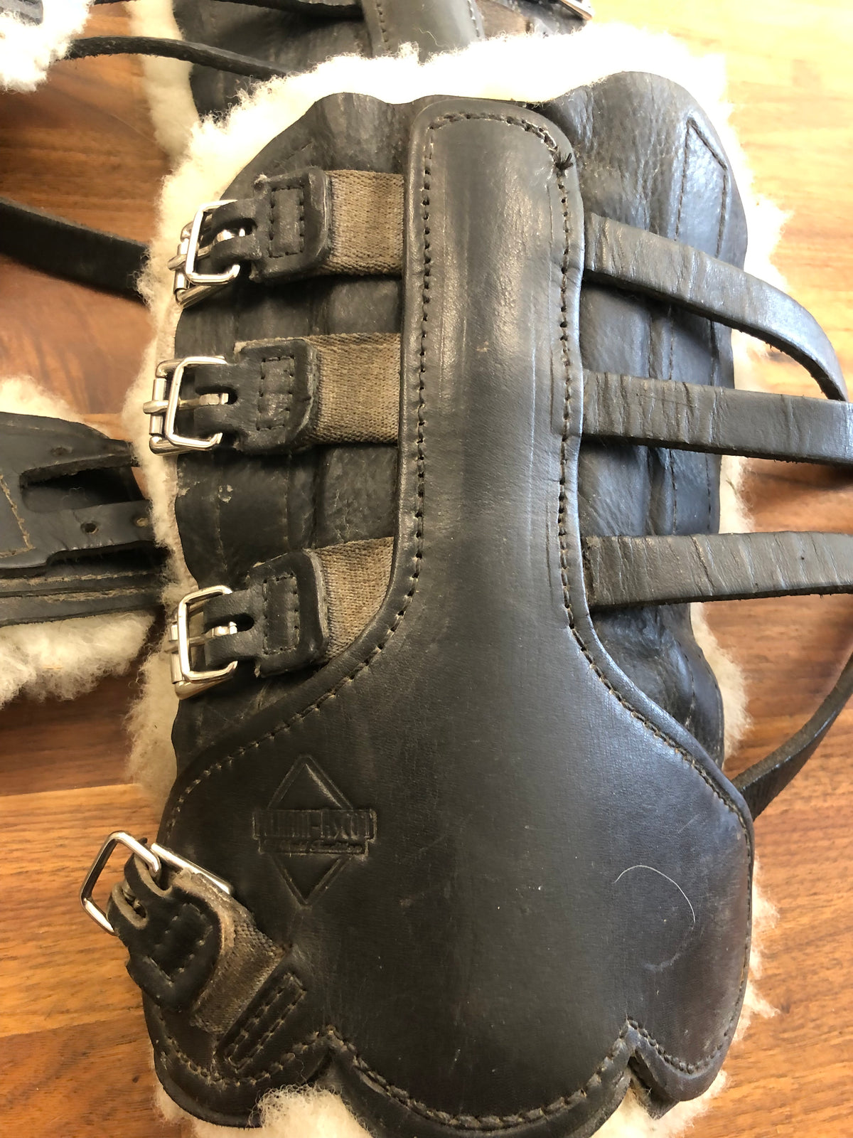 Fine Used Set of 4 Pelham Ascott Tendon Boots - M