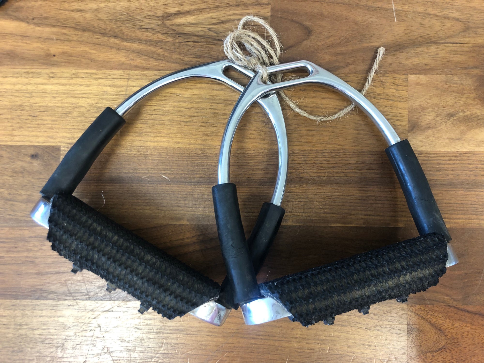 Jointed Flex Stirrups w/ Black Tread