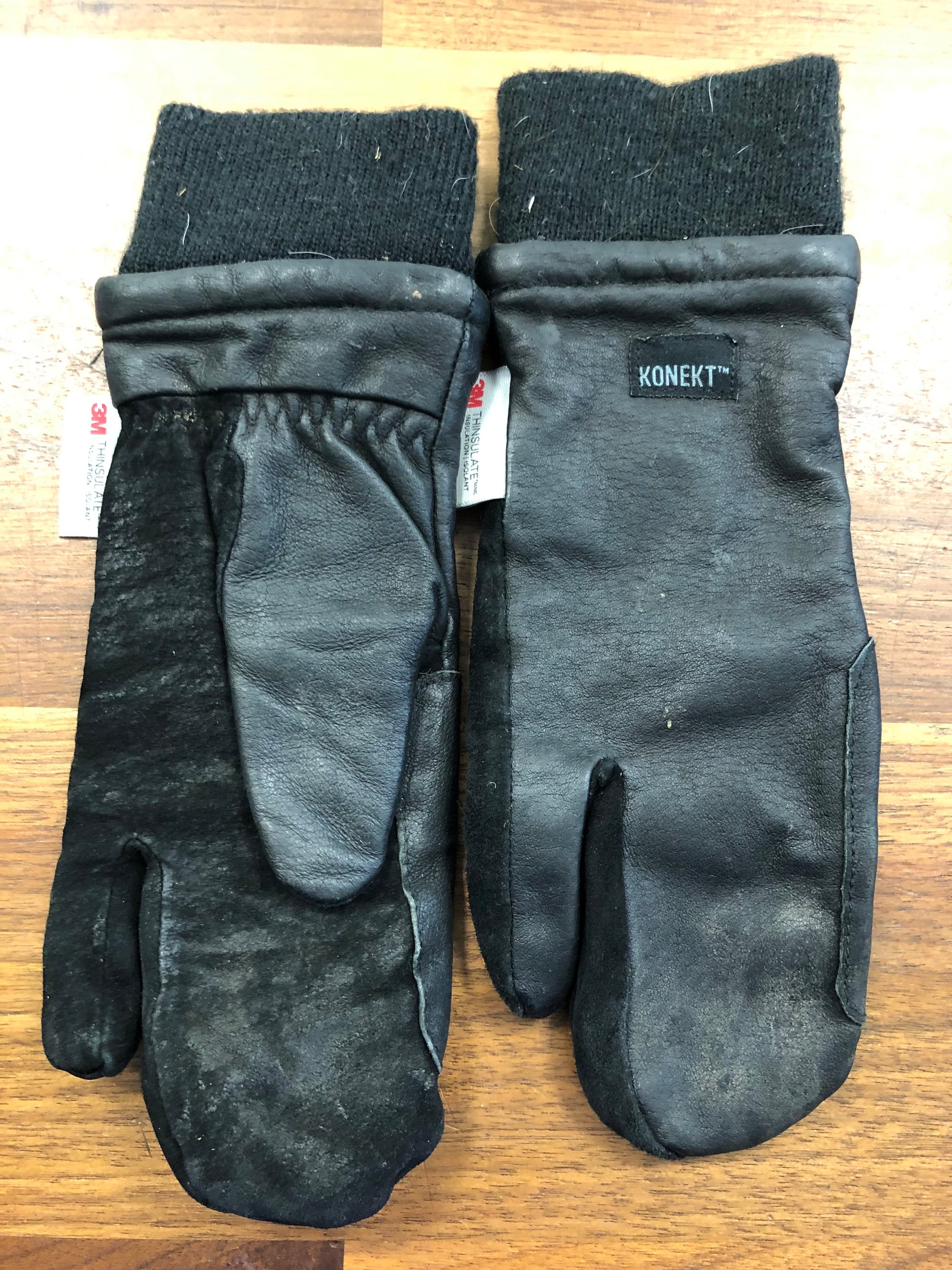 Konekt 3 Finger Gloves
