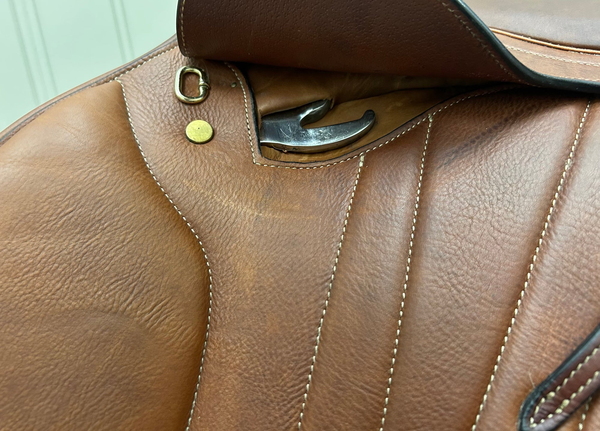 Mondega Theviso Close Contact Saddle 17.5” - Horse &amp; Hound Tack Shop 