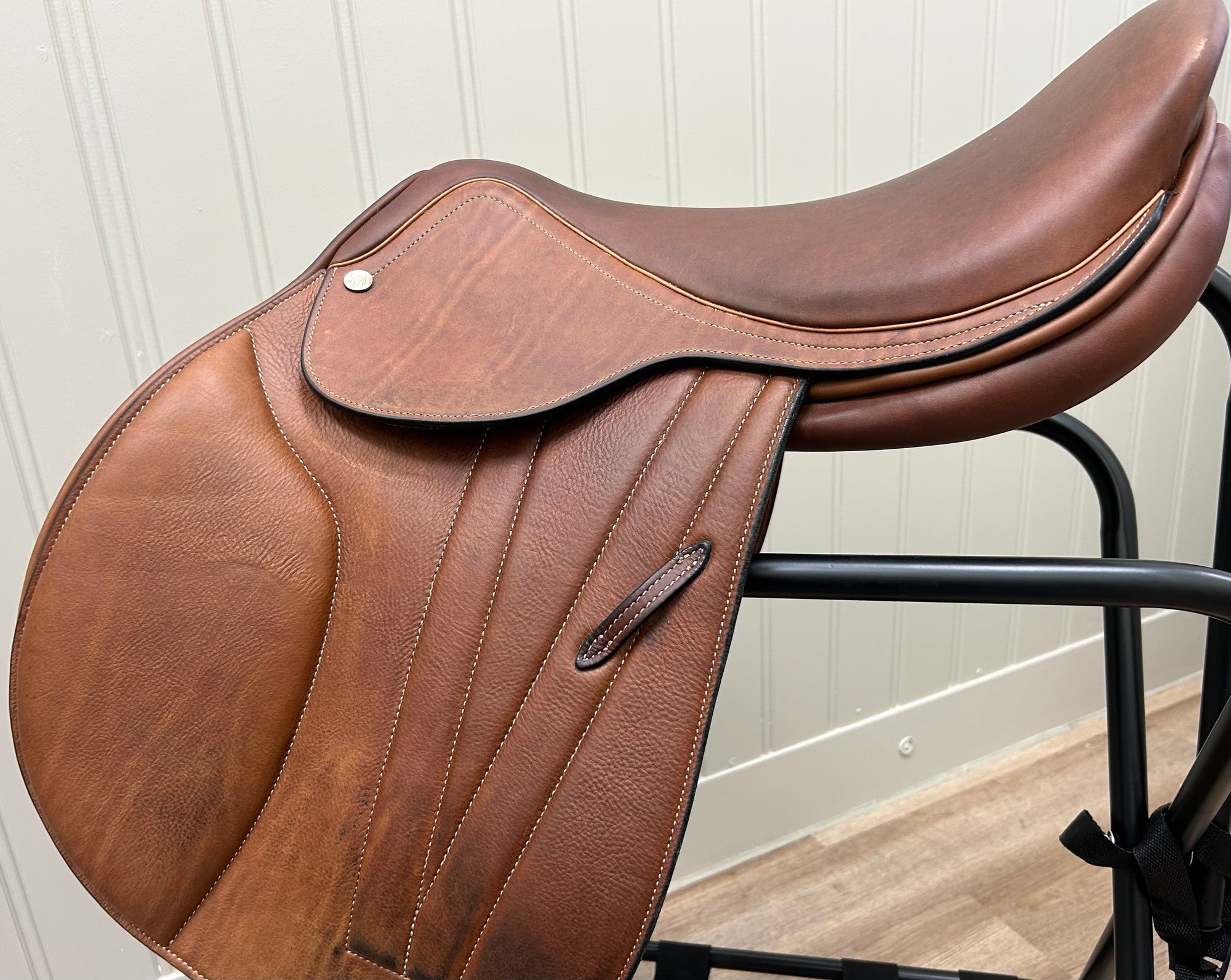 Mondega Theviso Close Contact Saddle 17.5” - Horse & Hound Tack Shop 