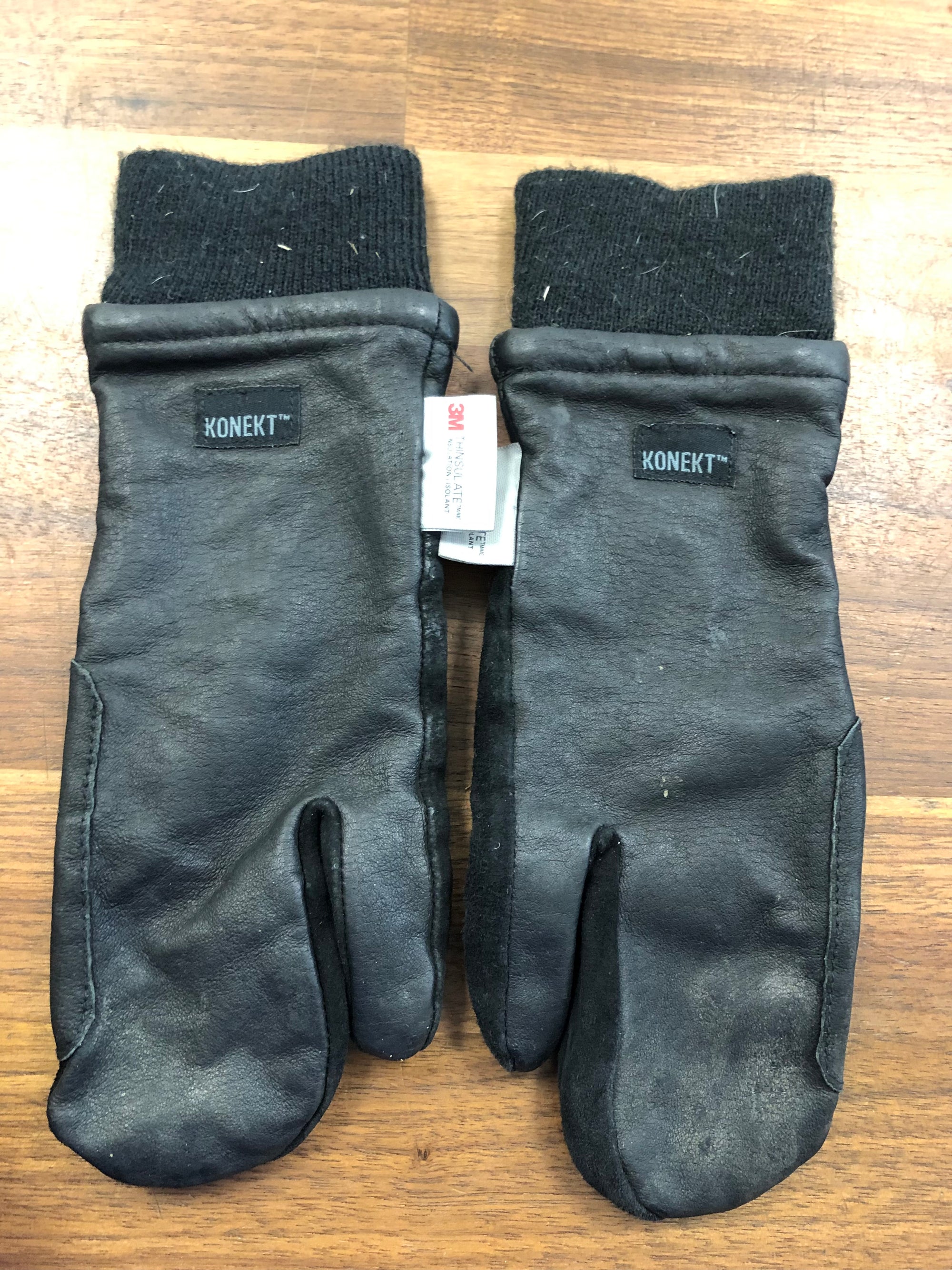 Konekt 3 Finger Gloves