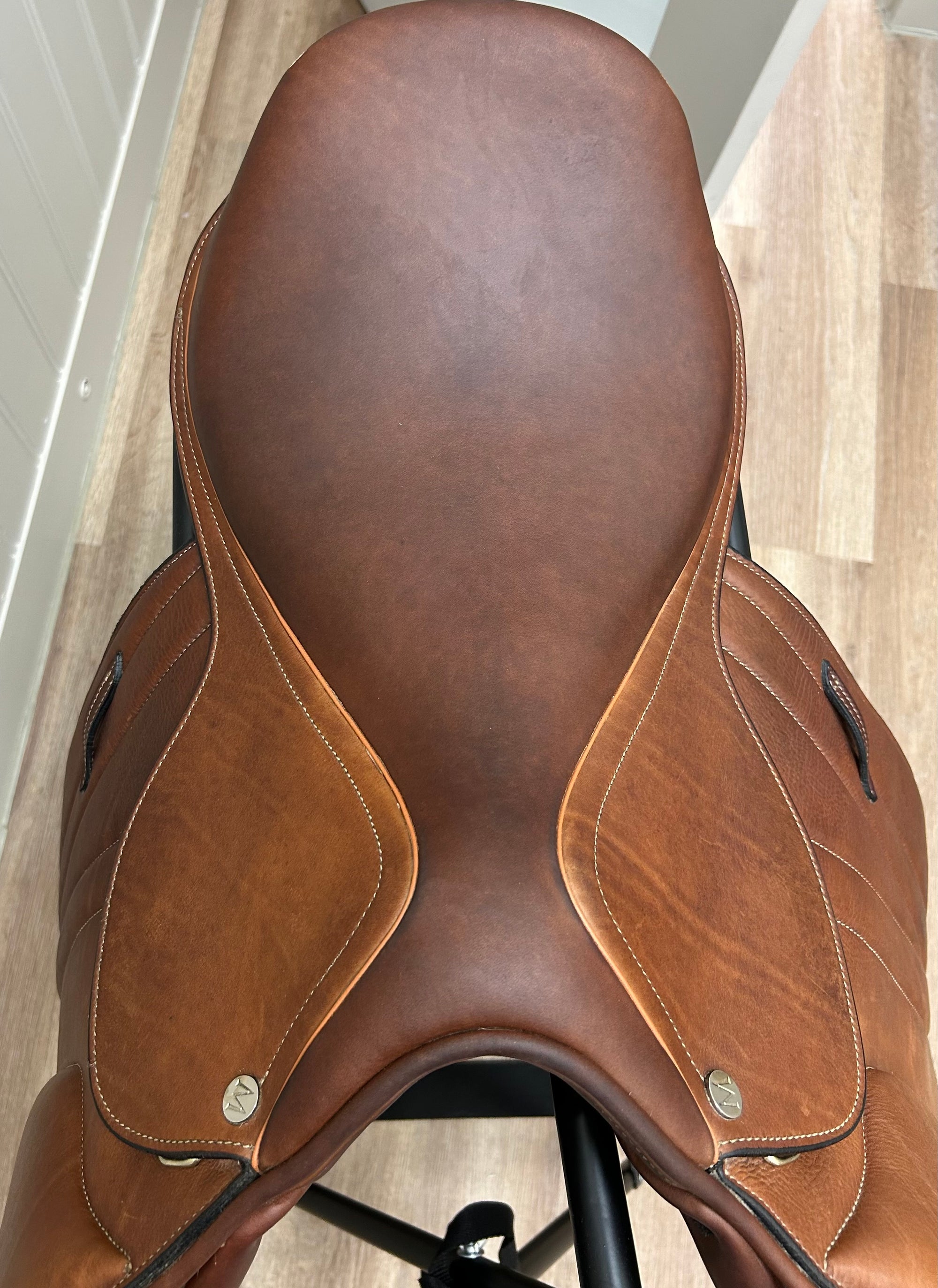 Mondega Theviso Close Contact Saddle 17.5” - Horse & Hound Tack Shop 