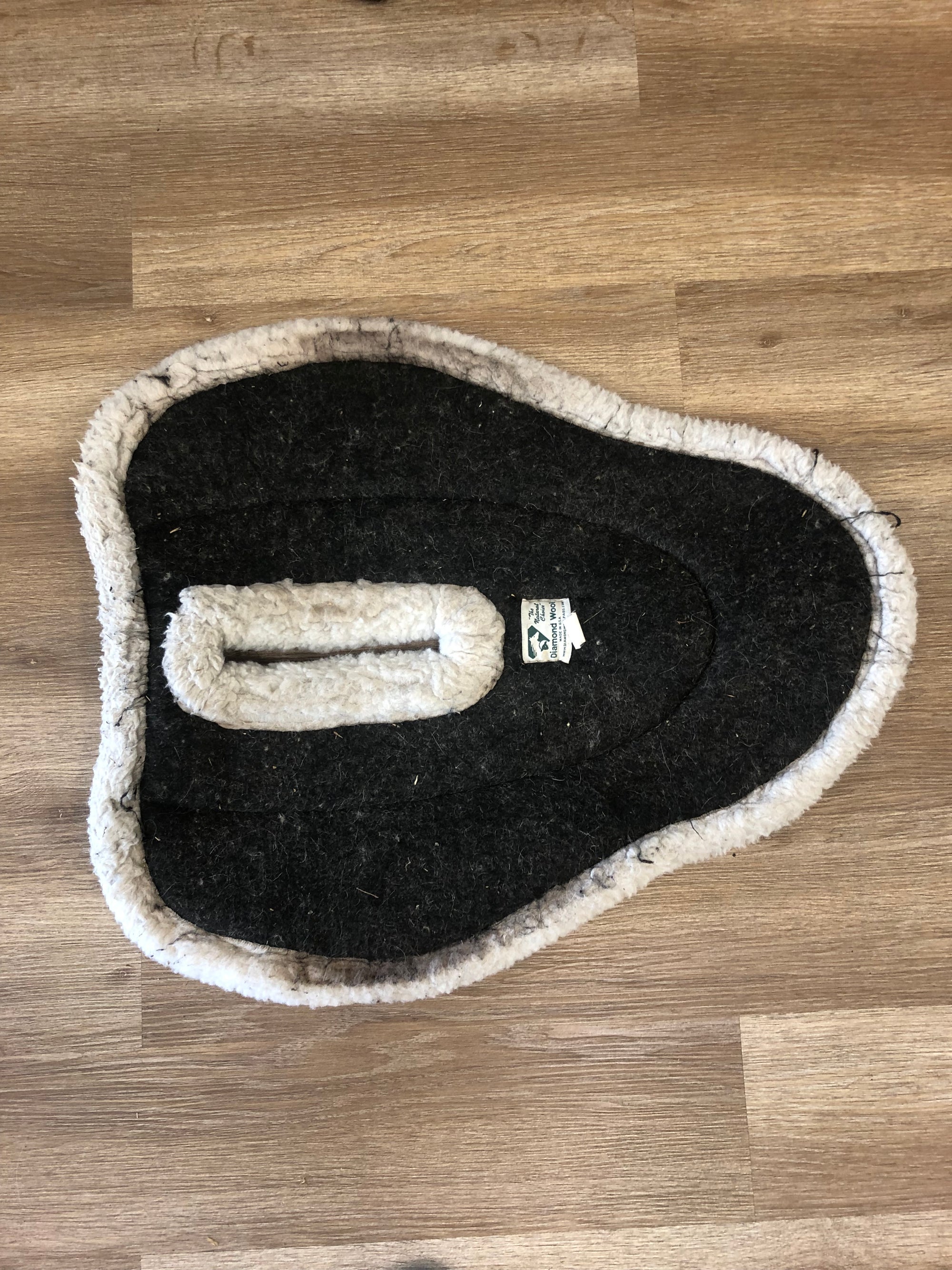 Wool Keyhole Half Pad - Full