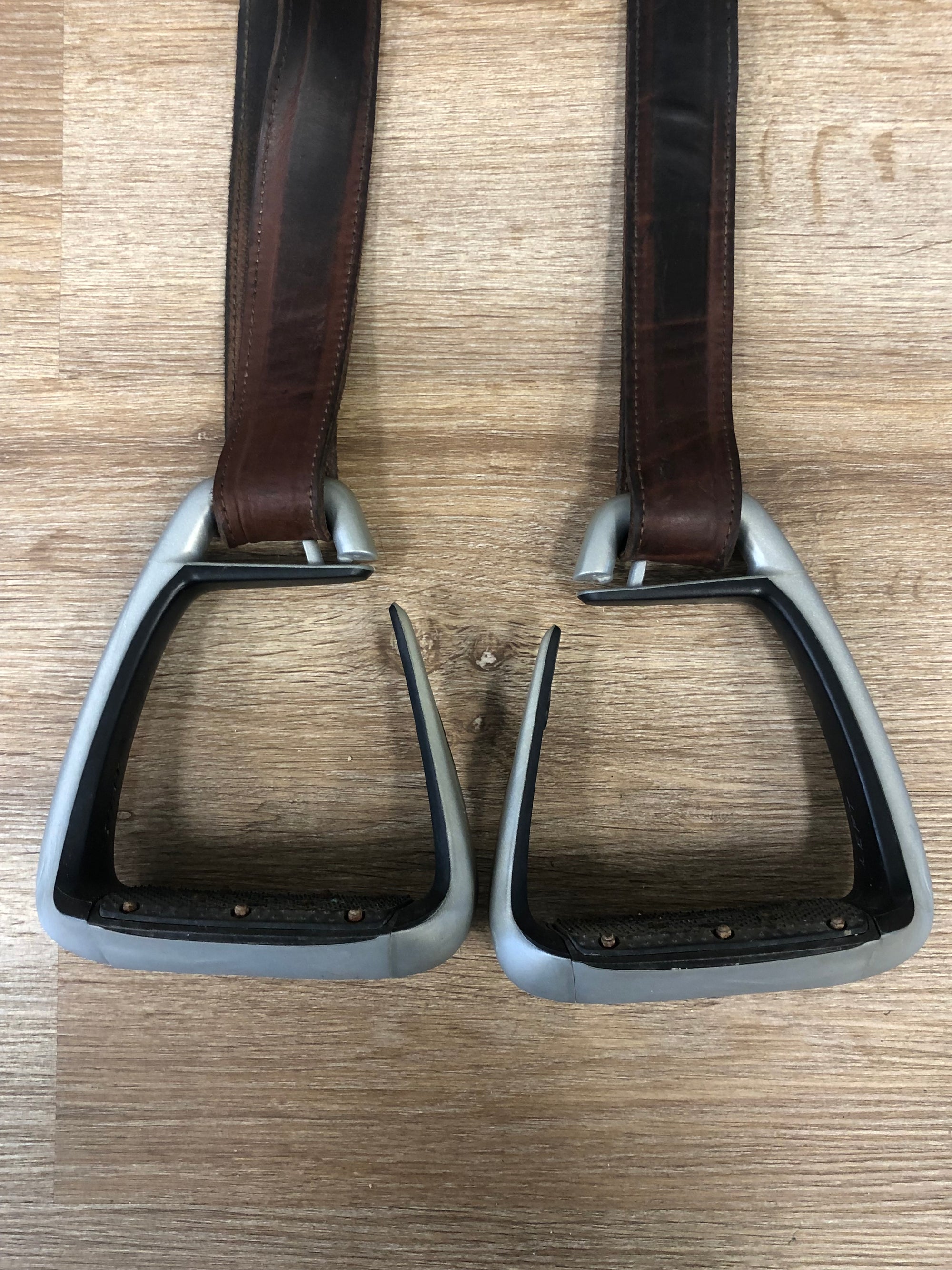 Free Jump Classic Stirrups &amp; Wide Stirrup Leathers